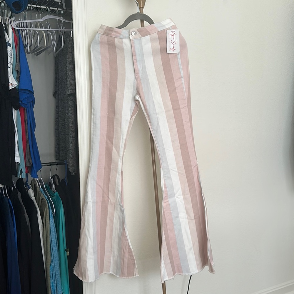 Color flared jeans